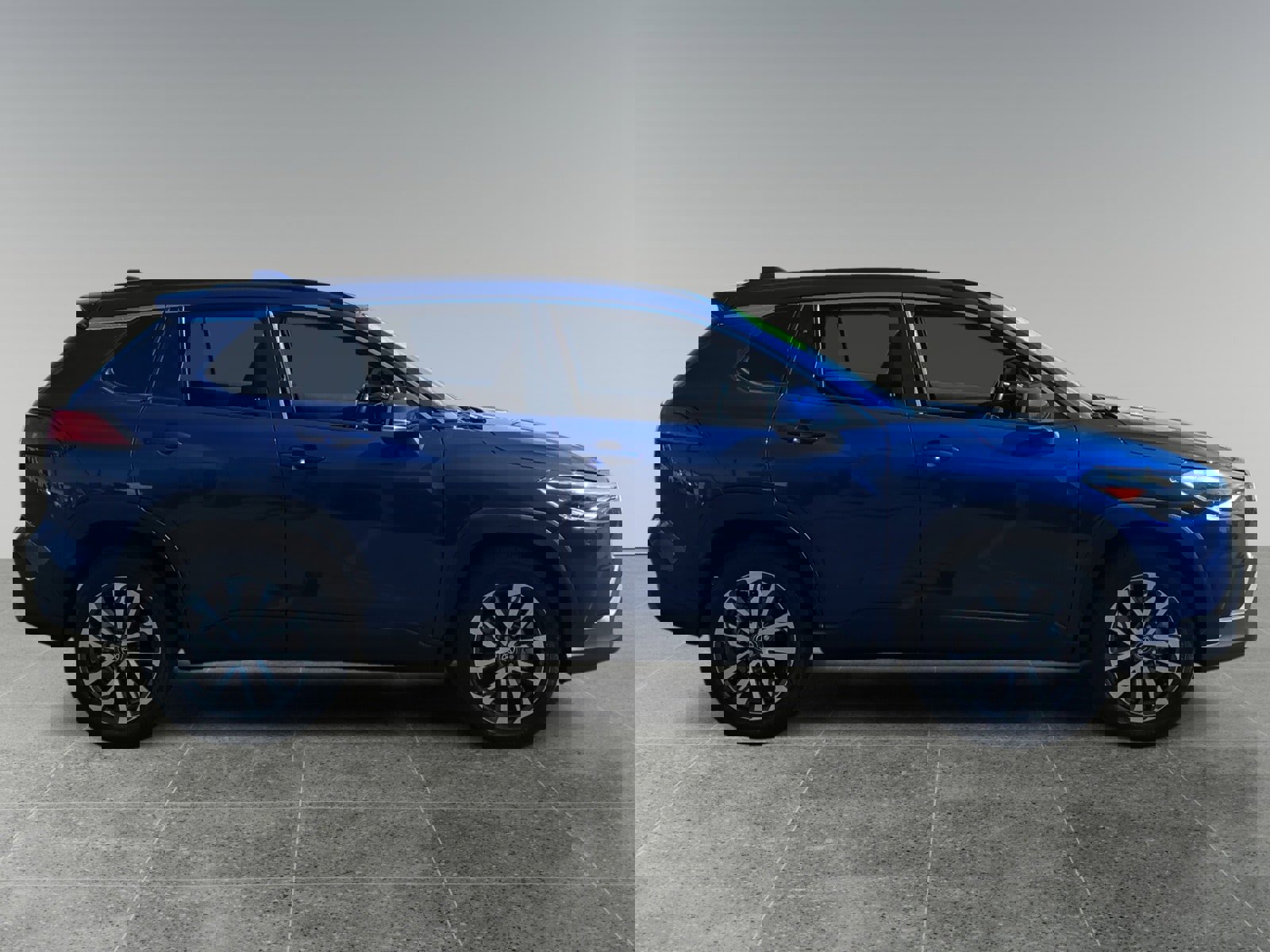 Used 2023 Toyota Corolla Cross XLE image 6