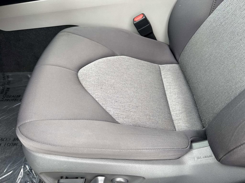 Used 2020 Toyota Camry LE image 26