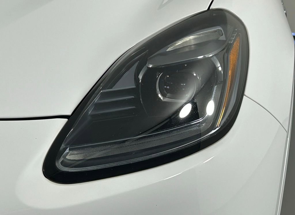 Used 2023 Maserati Grecale GT image 3