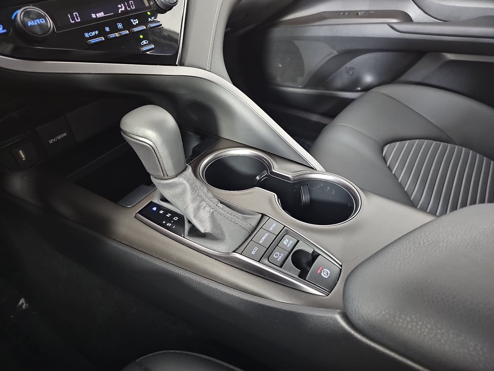 Used 2023 Toyota Camry SE FWD image 23