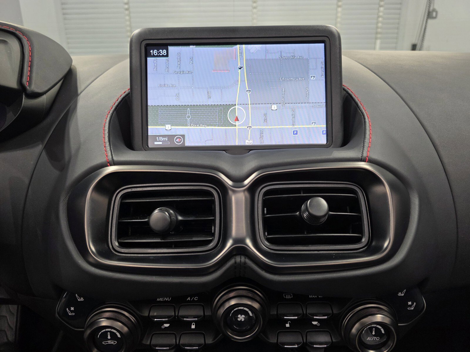 Used 2023 Aston Martin V8 Vantage Roadster image 13