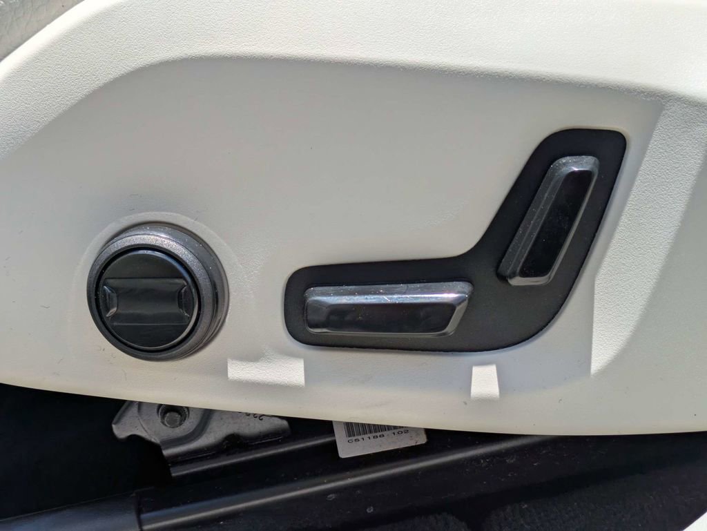 Certified 2023 Volvo XC60 B5 Plus w/ Climate Package FWD image 24