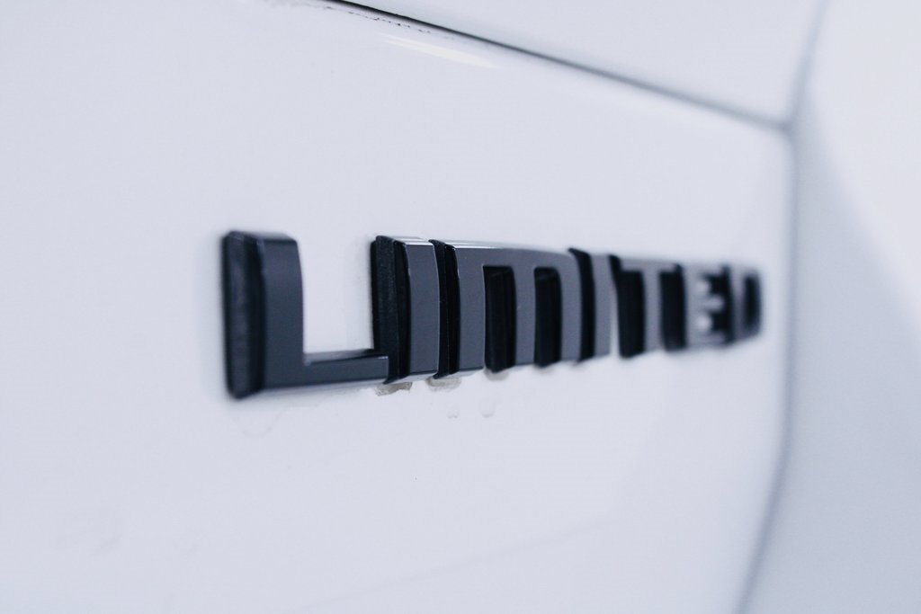 Used 2024 Jeep Grand Cherokee Limited w/ Black Appearance Package image 5