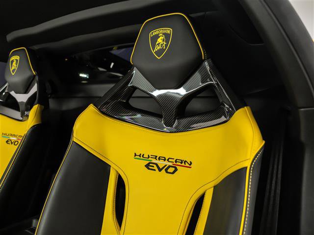 Used 2020 Lamborghini Huracan EVO image 14