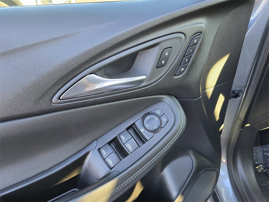 Certified 2024 Buick Encore GX Avenir image 12