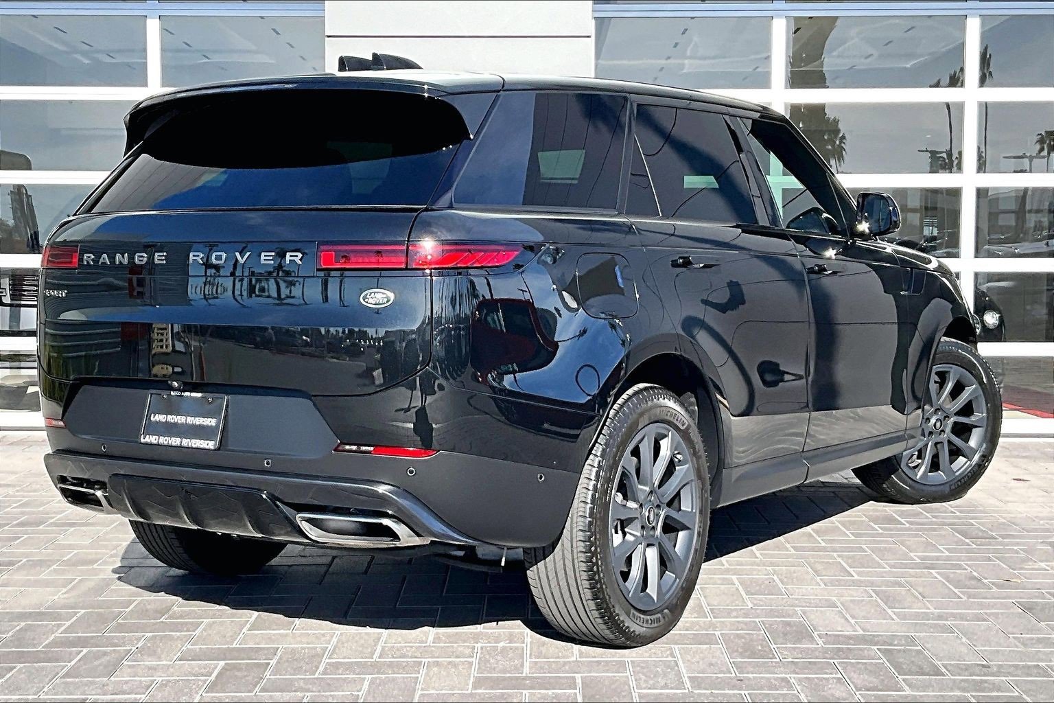 Used 2023 Land Rover Range Rover Sport SE image 13