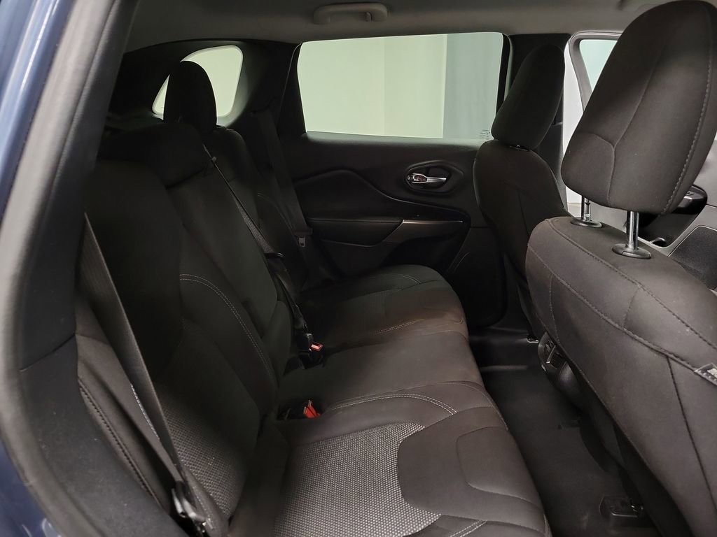 Used 2020 Jeep Cherokee Latitude AWD/4WD image 21