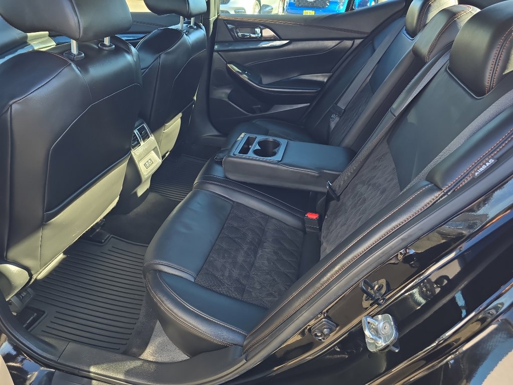 Used 2022 Nissan Maxima SR w/ Sport Mat Group image 17