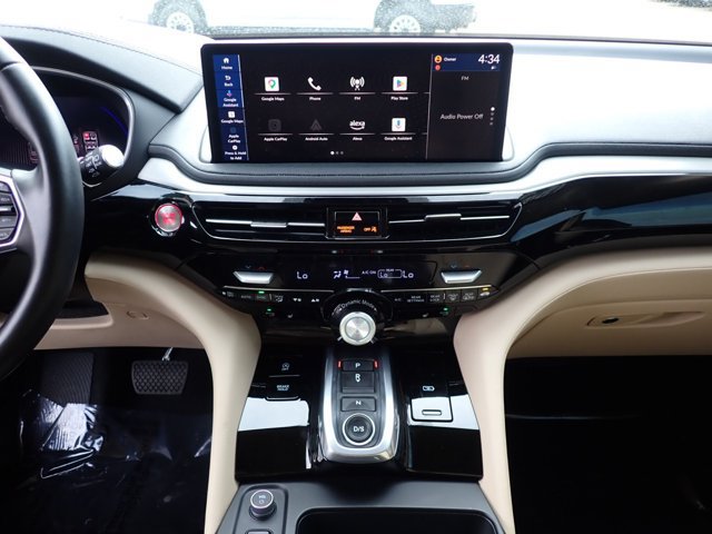 Used 2025 Acura MDX SH-AWD image 18
