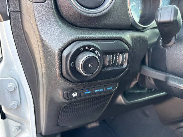 Used 2022 Jeep Wrangler Unlimited Sahara w/ Cold Weather Group AWD/4WD image 17