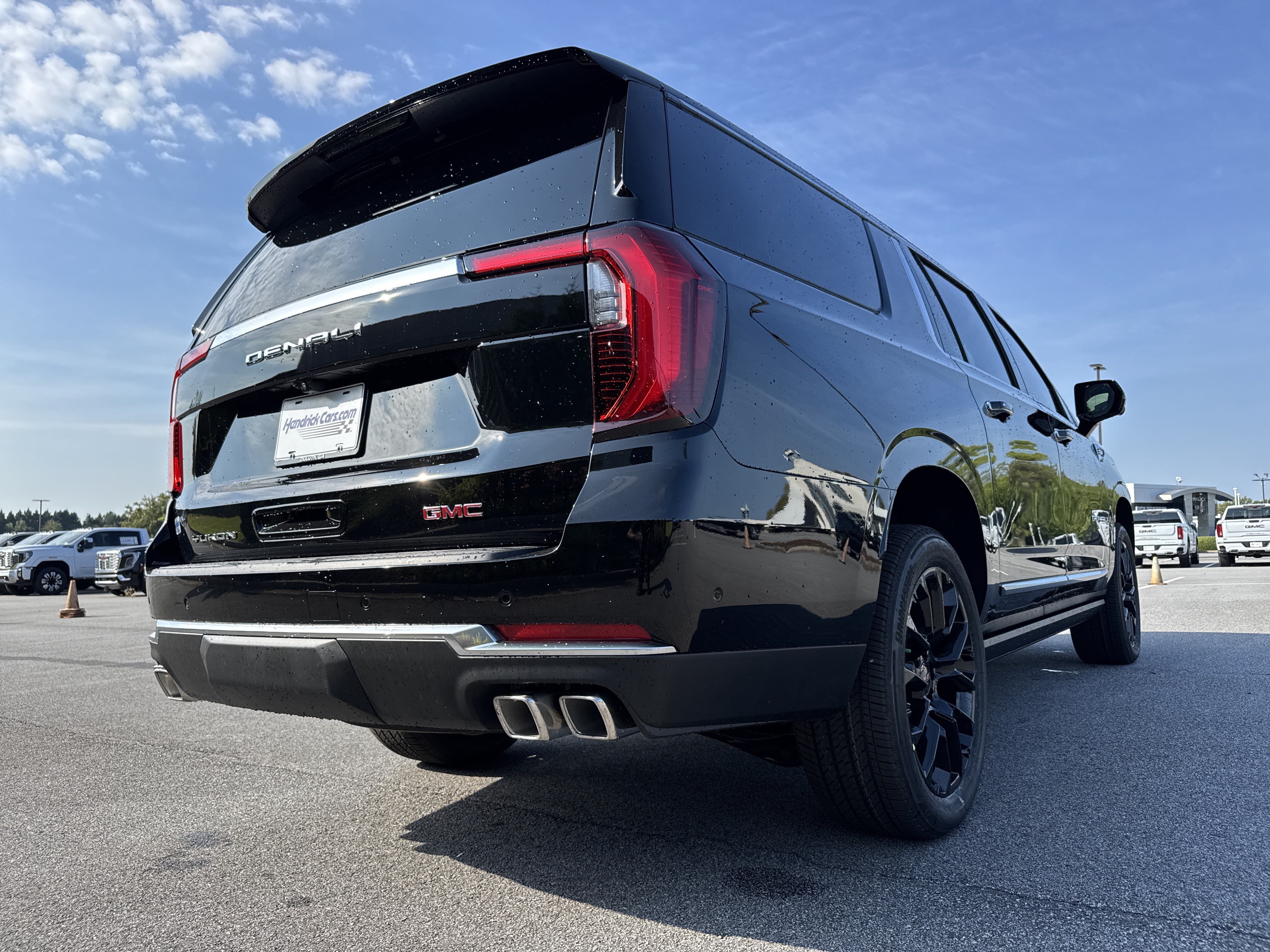 New 2026 GMC Yukon XL Denali w/ Sun & Power Step Package AWD/4WD image 10