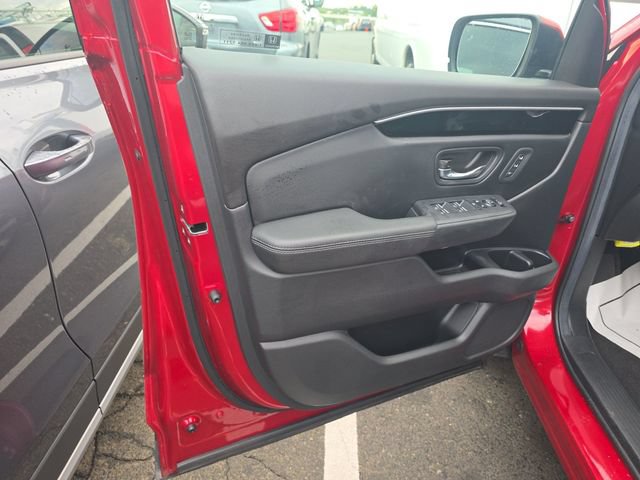 Used 2025 Honda Pilot Touring image 7