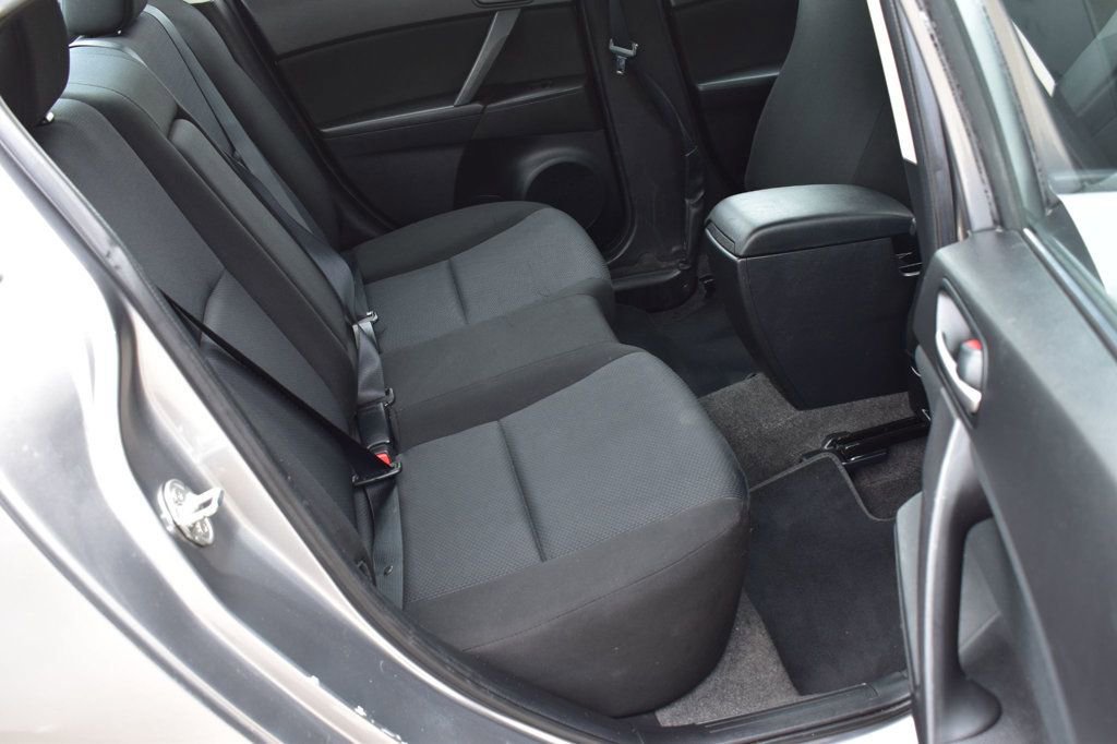Used 2011 MAZDA MAZDA3 i Touring image 23