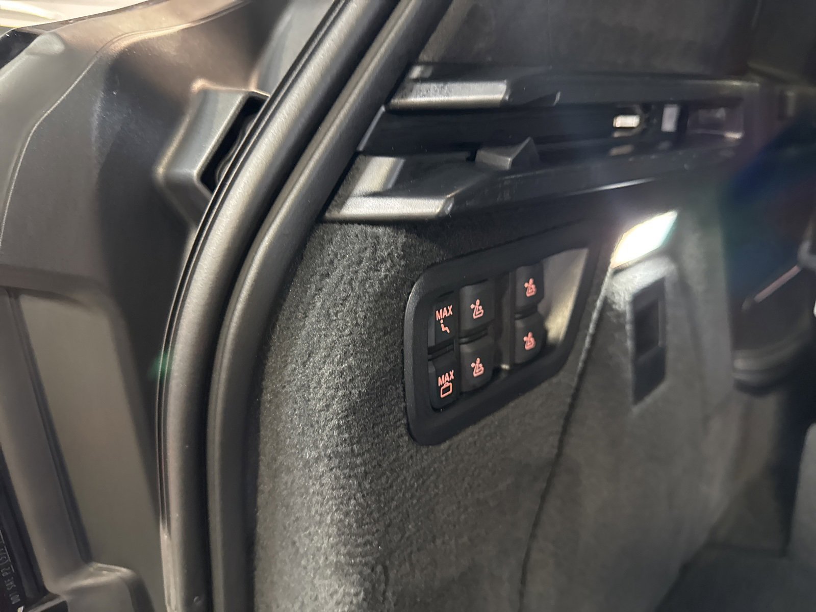 Used 2023 BMW X7 M60i w/ Executive Package image 30