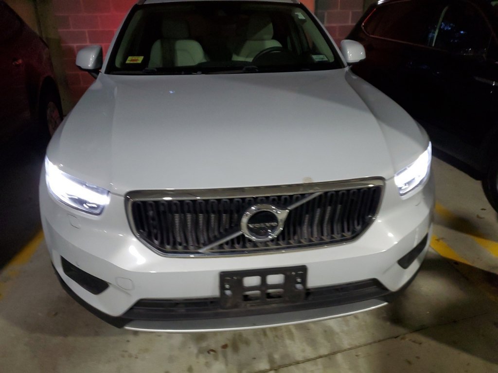 Used 2022 Volvo XC40 T5 Momentum AWD/4WD image 2