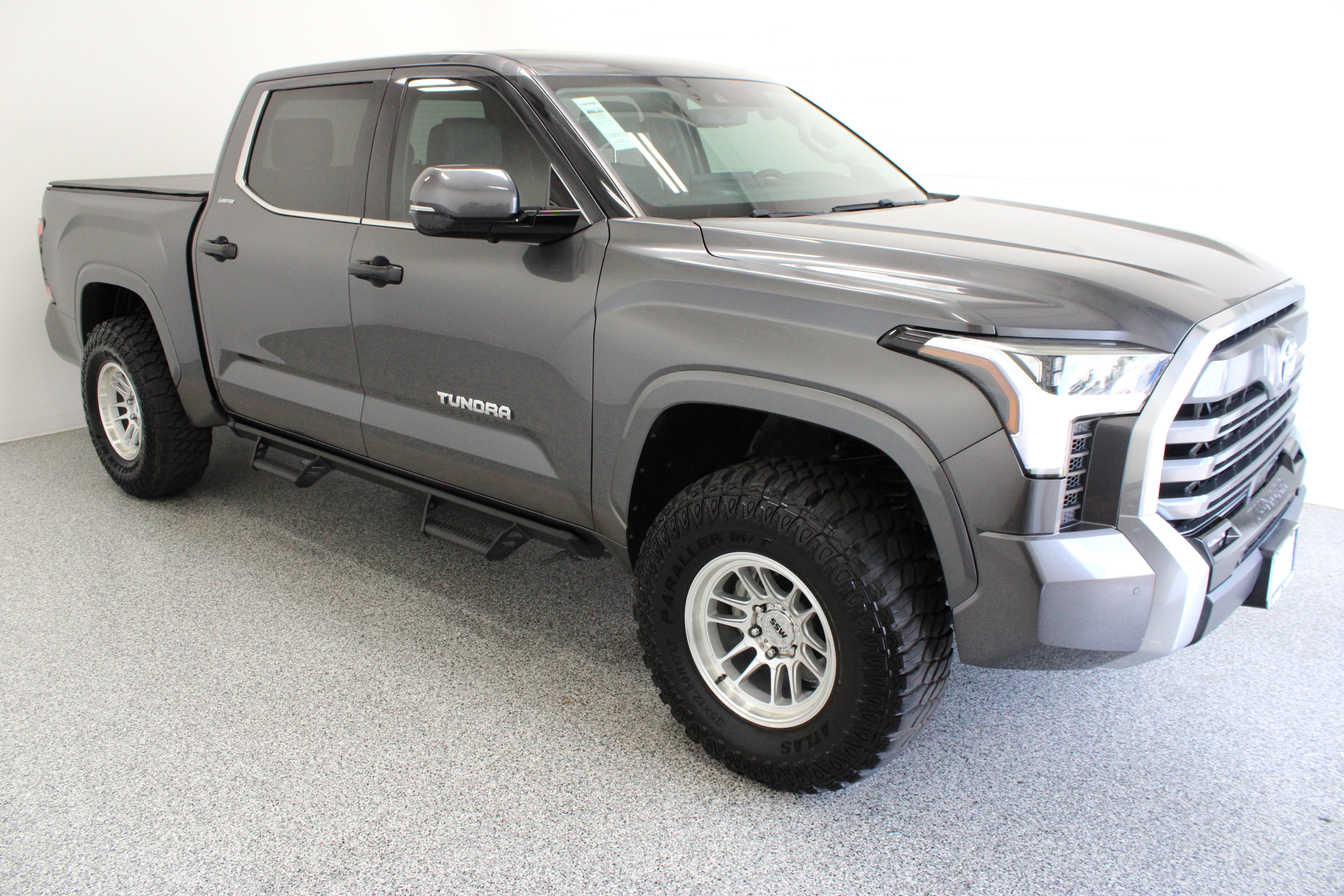 Used 2023 Toyota Tundra Limited AWD/4WD image 4