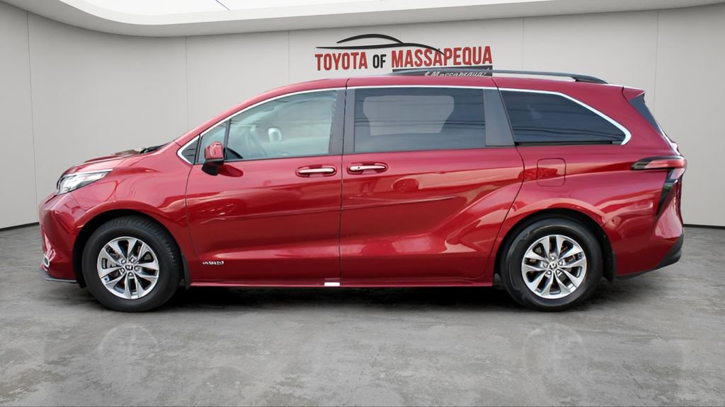 Used 2021 Toyota Sienna XLE w/ XLE Plus Package FWD image 26