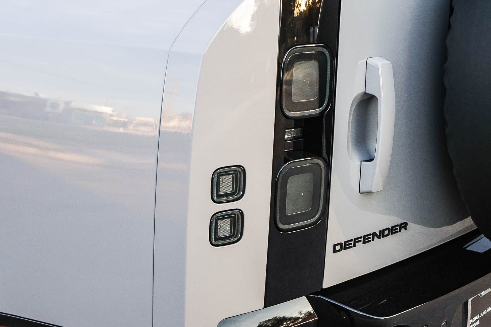 New 2026 Land Rover Defender 130 X-Dynamic SE image 11