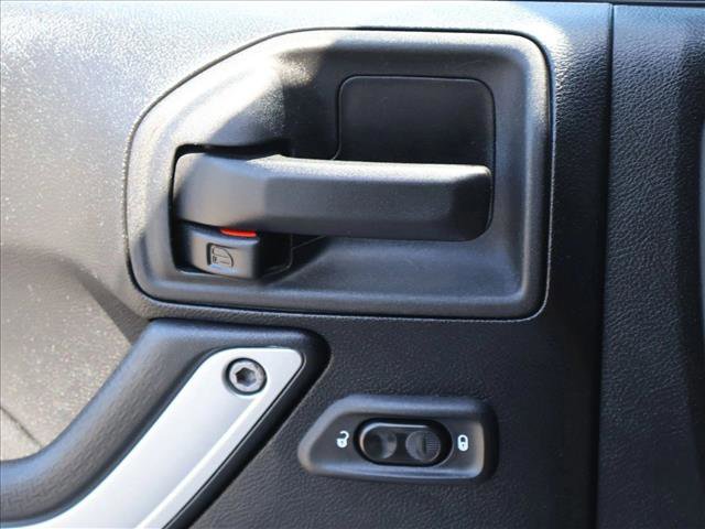 Used 2015 Jeep Wrangler Unlimited Sahara w/ Dual Top Group AWD/4WD image 12