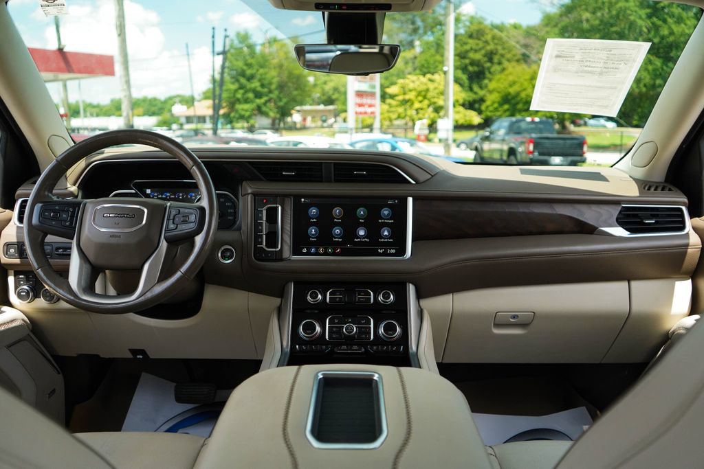 Used 2021 GMC Yukon XL Denali w/ Denali Premium Package AWD/4WD image 9