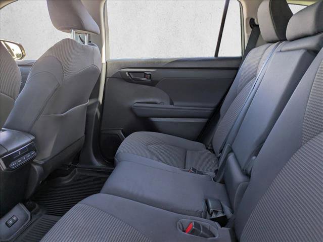 Certified 2021 Toyota Highlander LE image 18