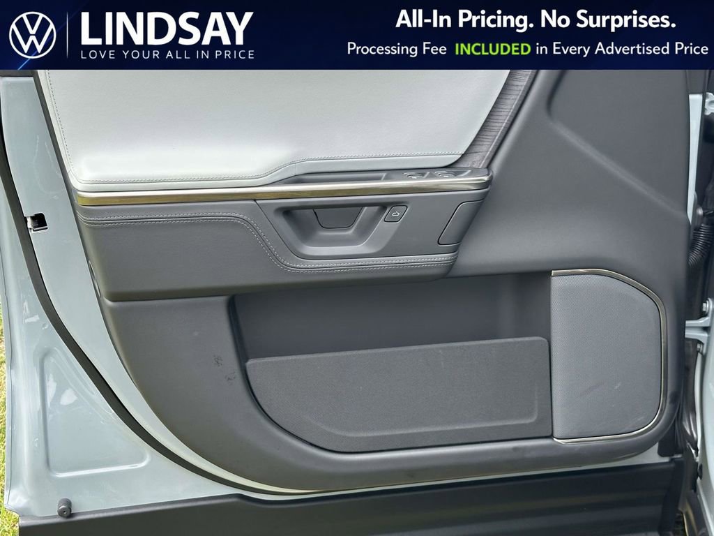 Used 2025 Rivian R1S Adventure AWD/4WD image 9