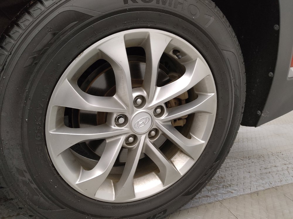 Used 2020 Hyundai Santa Fe SE w/ Cargo Package image 31