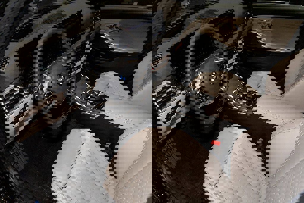 Used 2026 BMW 330i xDrive Sedan w/ Premium Package AWD/4WD image 15