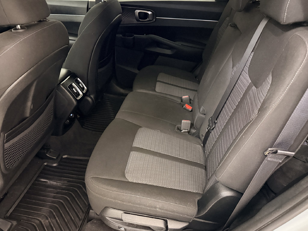 Used 2022 Kia Sorento LX AWD/4WD image 18