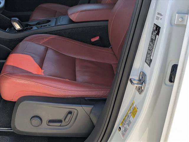 Used 2019 Volvo XC40 T5 Momentum image 16