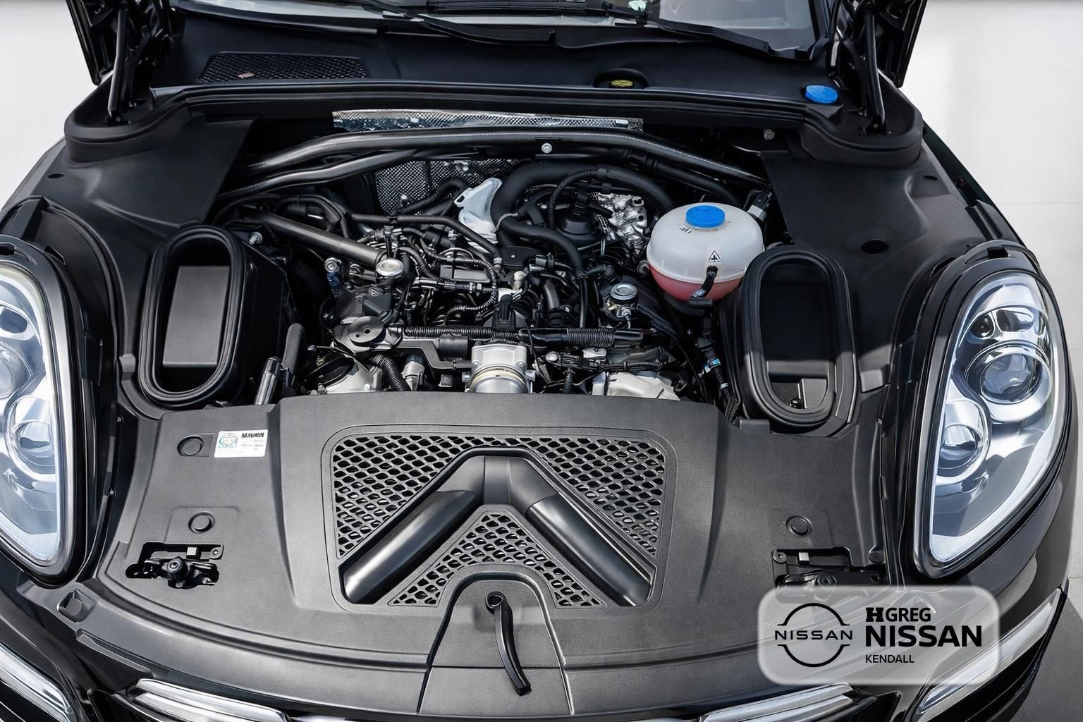 Used 2016 Porsche Macan Turbo image 9