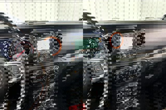 Used 2020 Jeep Gladiator Mojave AWD/4WD image 6