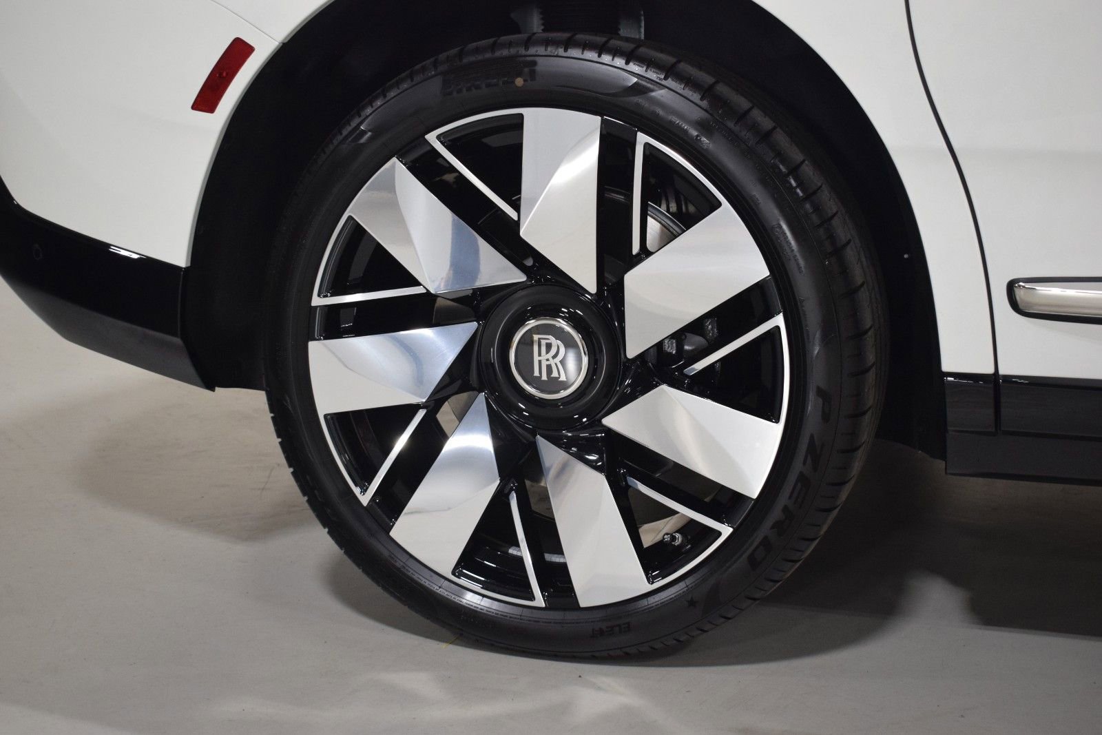 New 2026 Rolls-Royce Cullinan image 14