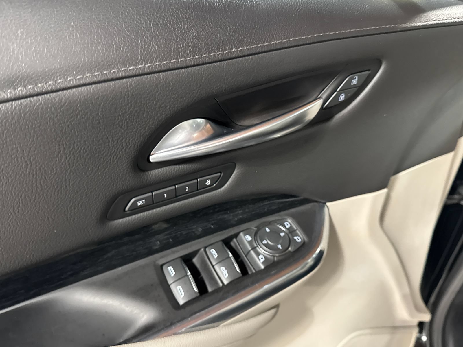 Used 2023 Cadillac XT4 Premium Luxury AWD/4WD image 16