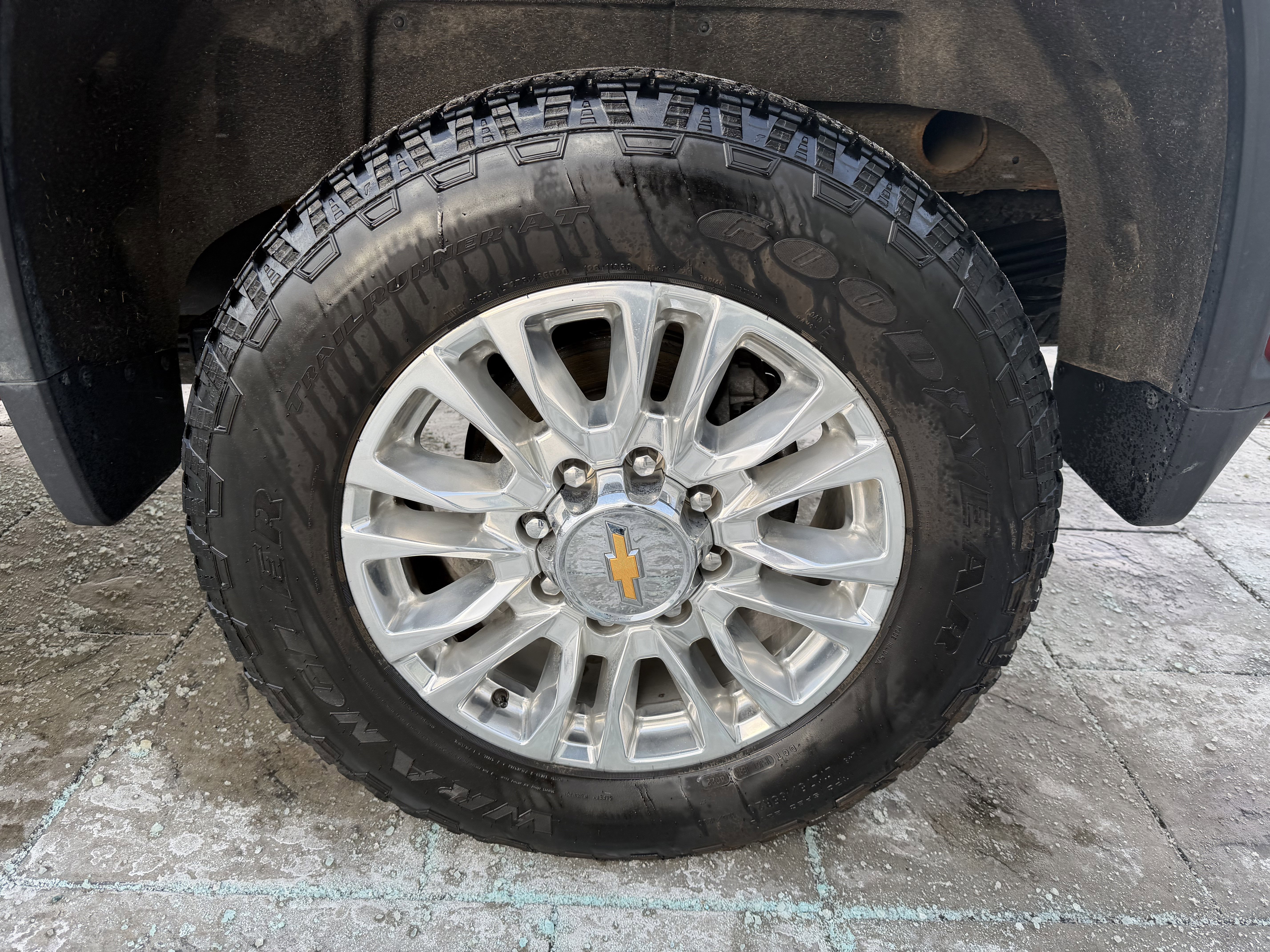 Used 2023 Chevrolet Silverado 2500 High Country w/ Safety Package II image 27