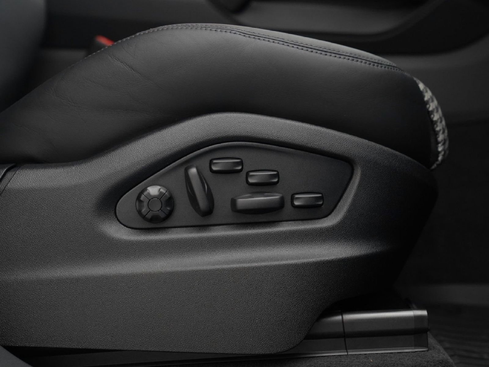 Used 2026 Porsche Cayenne GTS AWD/4WD image 46