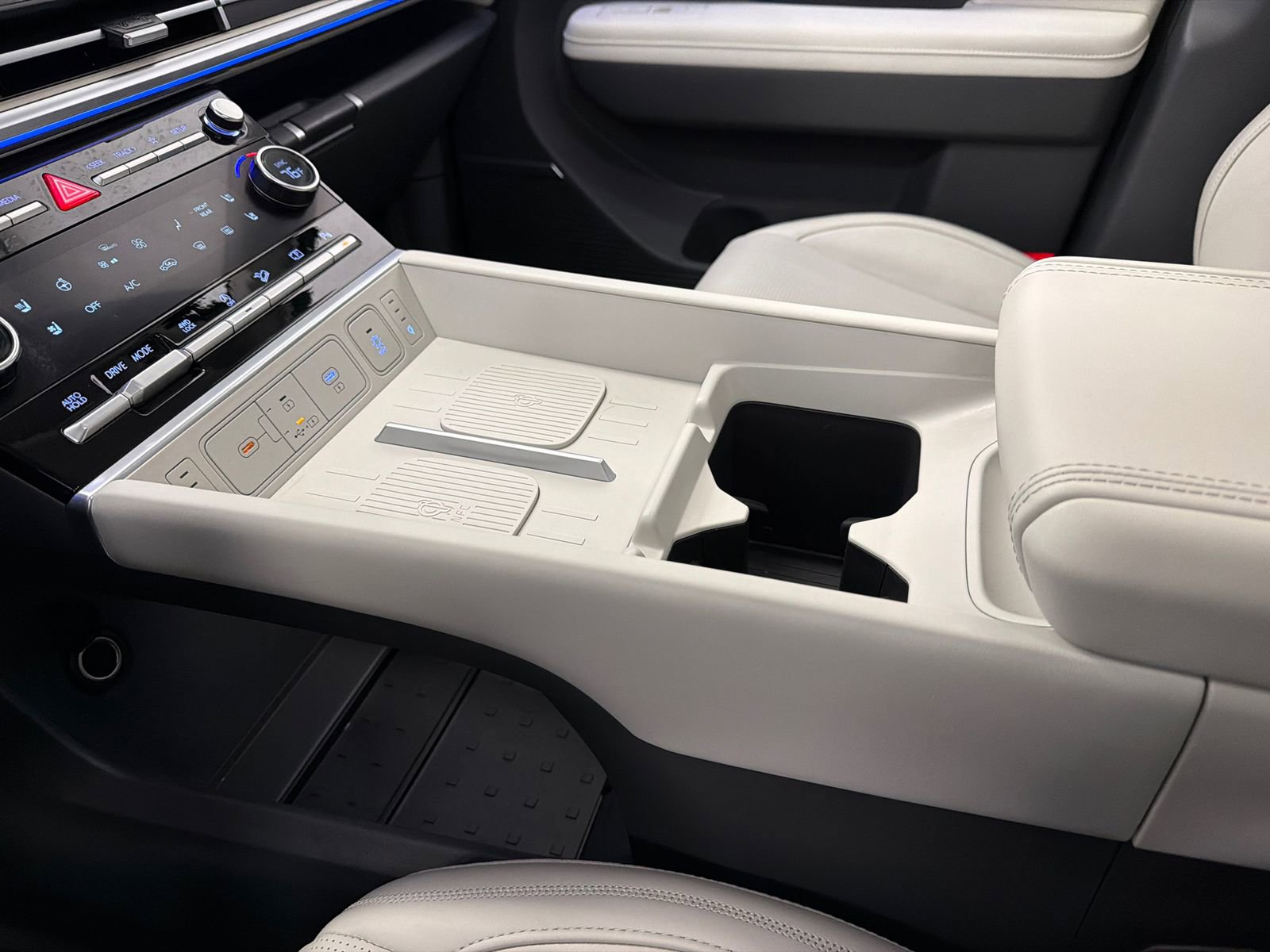 Used 2025 Hyundai Santa Fe Calligraphy image 31