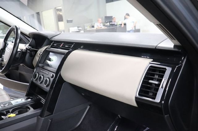 Used 2019 Land Rover Discovery SE image 23