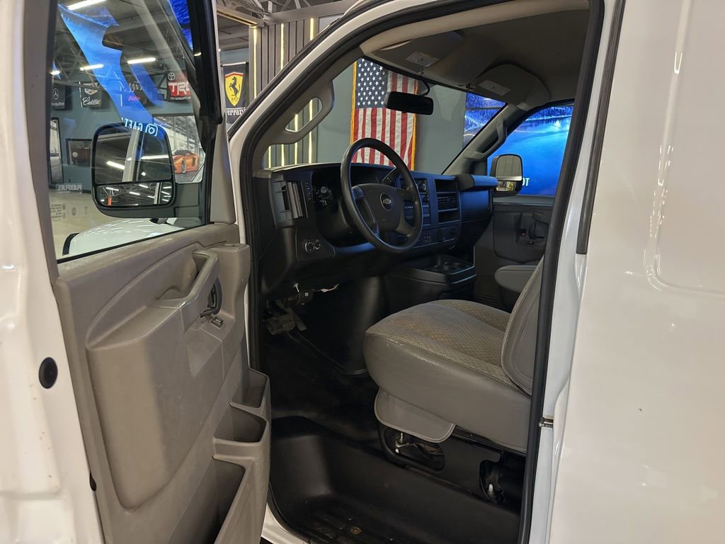 Used 2018 Chevrolet Express 2500 image 5