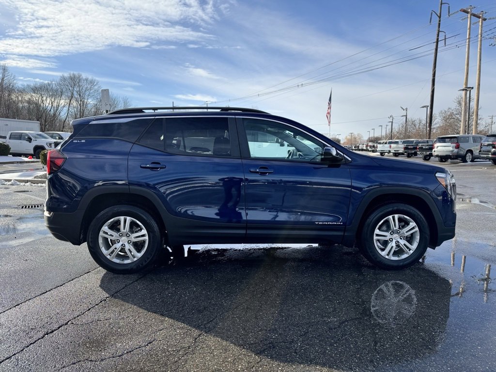 Used 2022 GMC Terrain SLE w/ Driver Convenience Package image 8