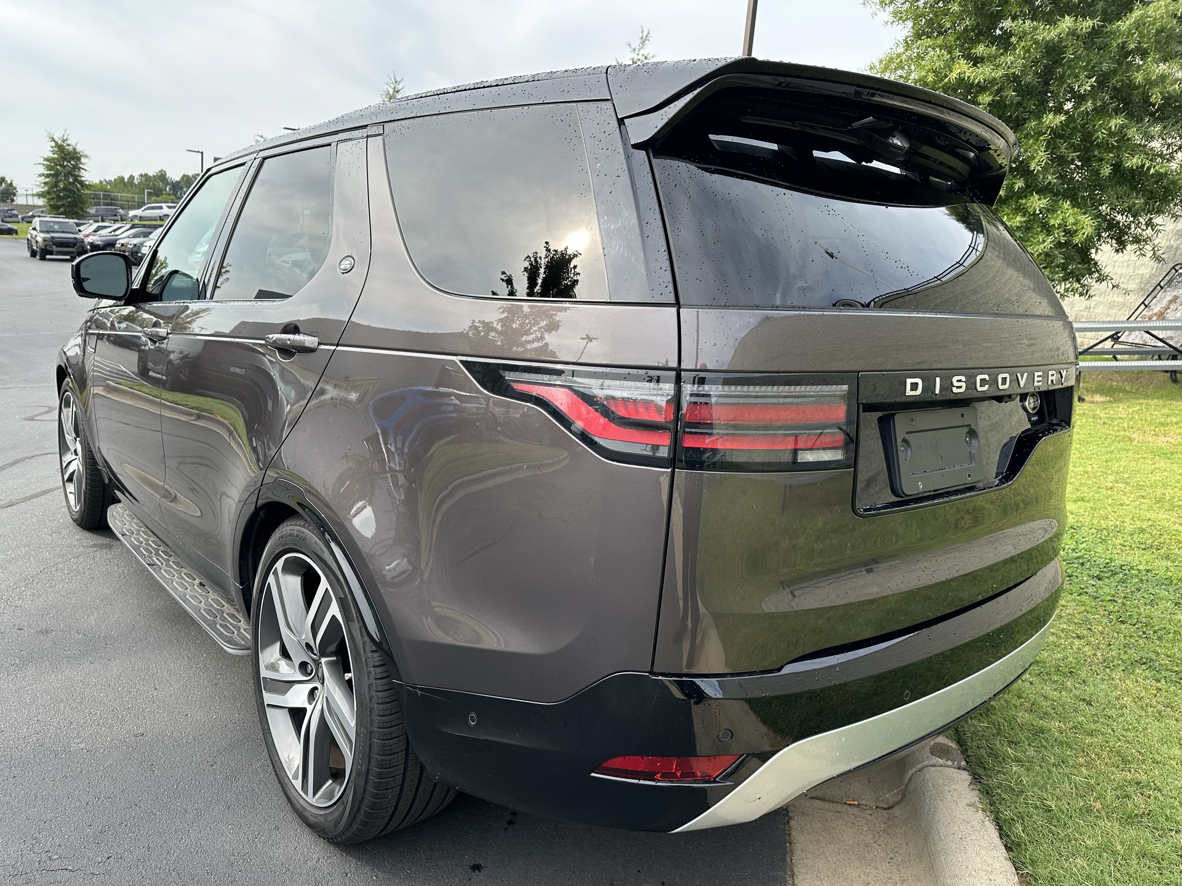 Certified 2023 Land Rover Discovery Metropolitan Edition AWD/4WD image 5