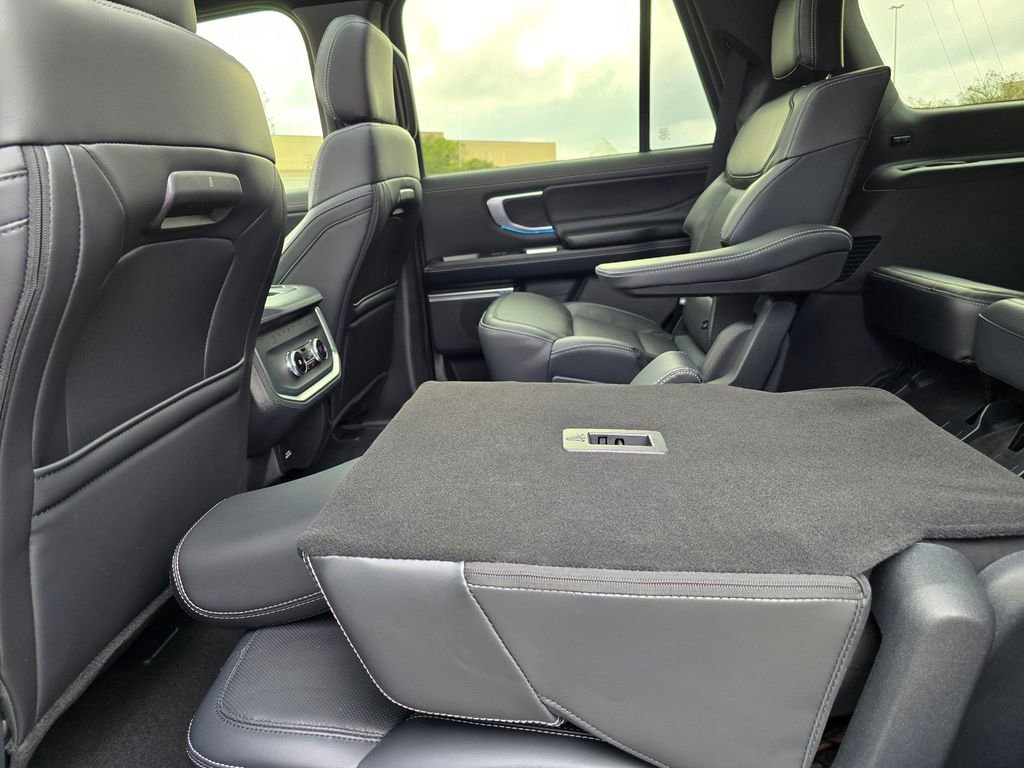 New 2025 Ford Expedition Platinum w/ Stealth Appearance Package image 63