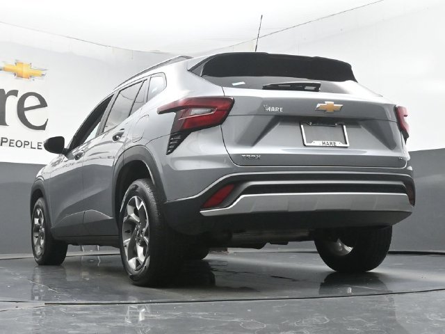 Used 2025 Chevrolet Trax LT FWD image 59
