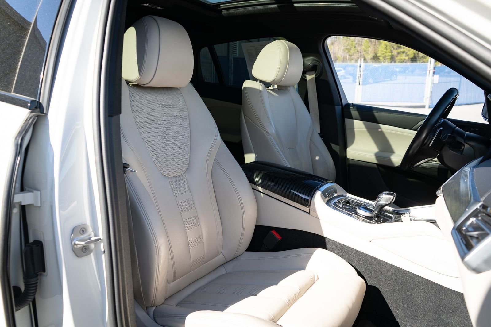 Used 2020 BMW X6 xDrive40i w/ M Sport Package image 30