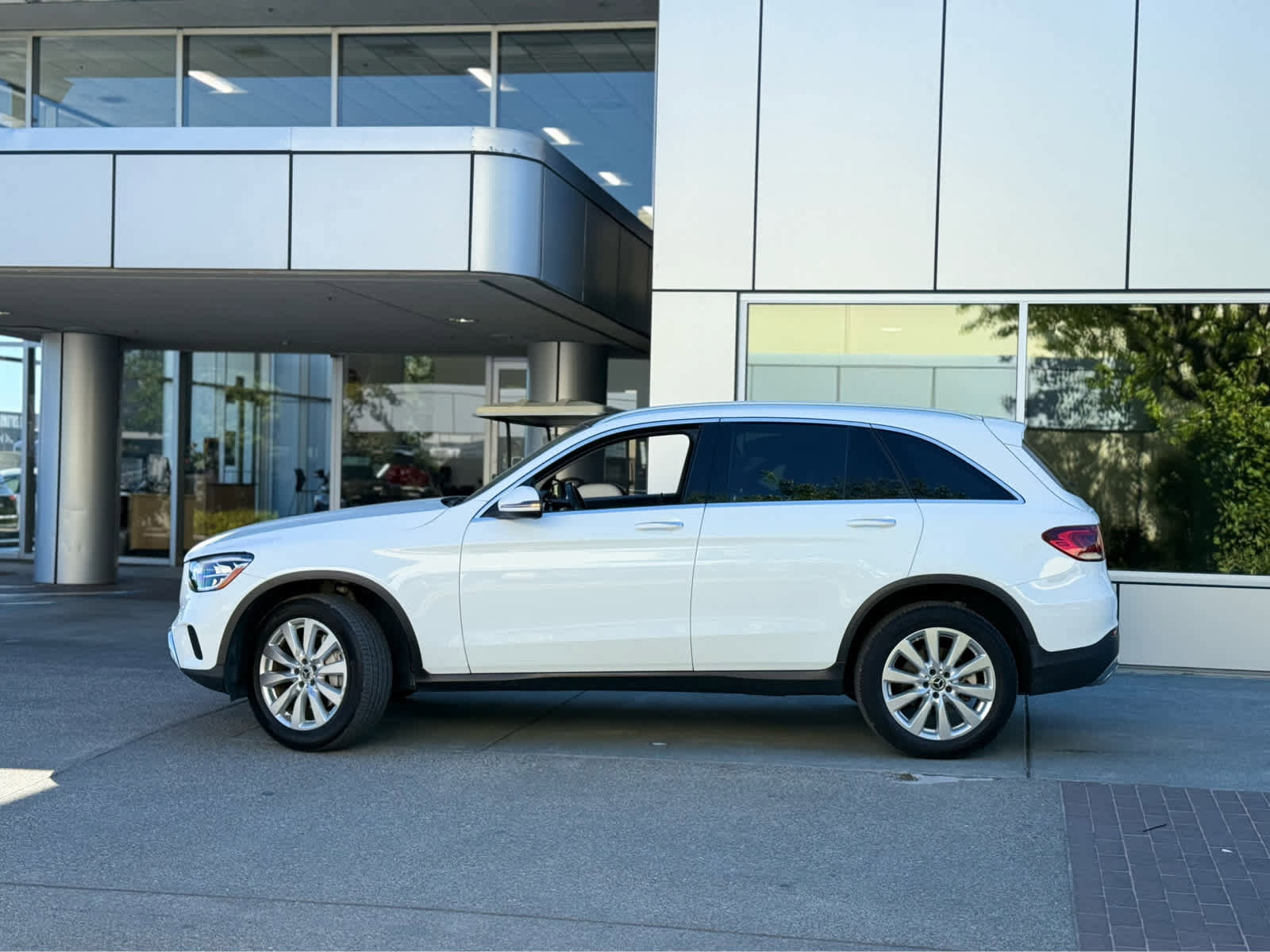 Used 2020 Mercedes-Benz GLC 300 4MATIC image 3