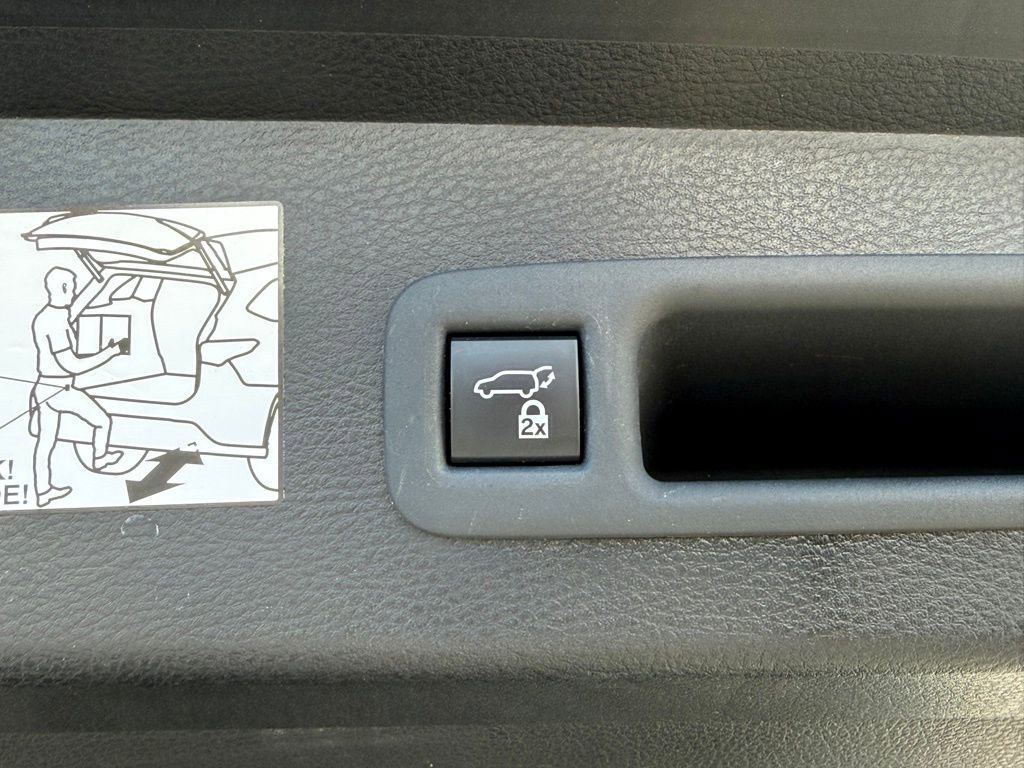 Certified 2024 Toyota Sienna Platinum image 17