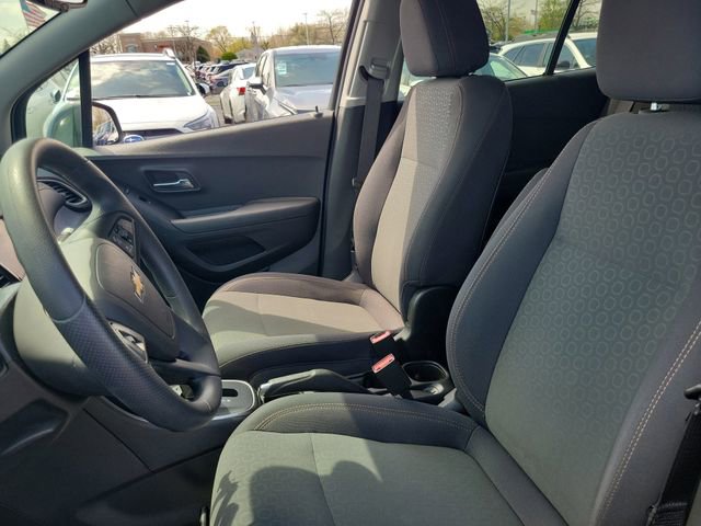 Used 2020 Chevrolet Trax LS w/ Tint and Cruise Package FWD image 17