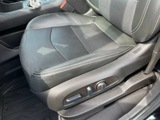 Used 2022 GMC Terrain SLT w/ LPO, Floor Liner Package AWD/4WD image 16