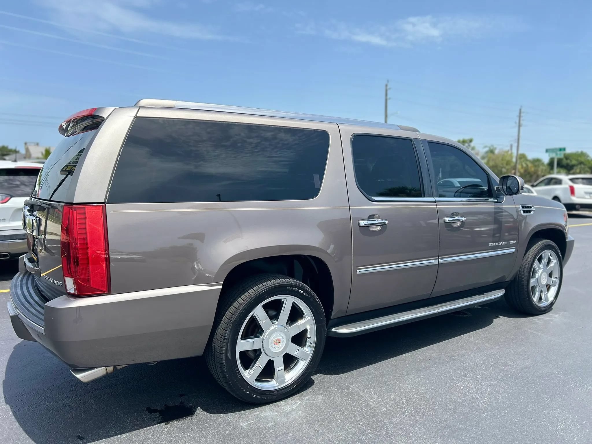 Used 2013 Cadillac Escalade ESV Luxury RWD image 6