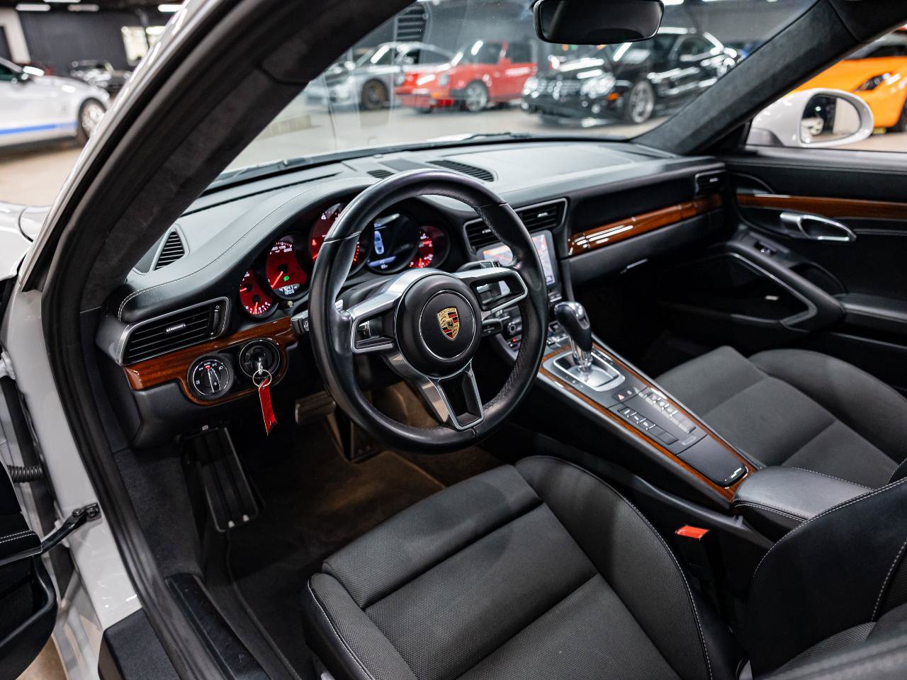 Used 2019 Porsche 911 Carrera 4 AWD/4WD image 9